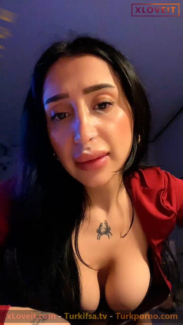 Pabirli ifşa Büyük memeli hatundan canlı yayın seyret